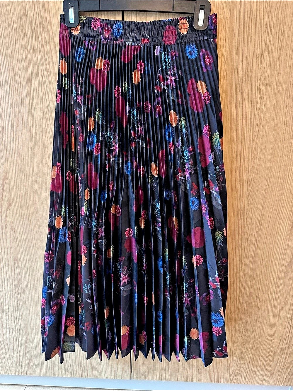 Club Monaco Floral Pleated Maxi Skirt in Black XS Like New